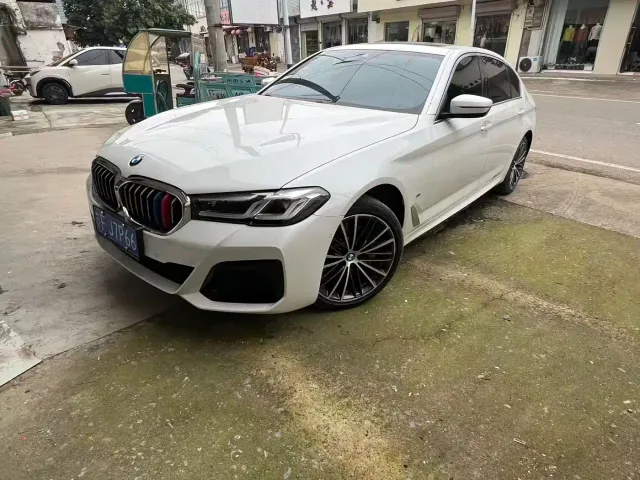 Фотография автомобиля — BMW 5 Series