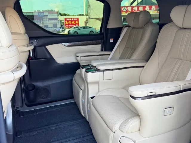 Toyota Vellfire — Фото автомобиля 6