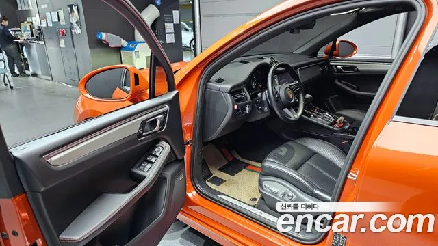 Porsche Macan — Фото автомобиля 10