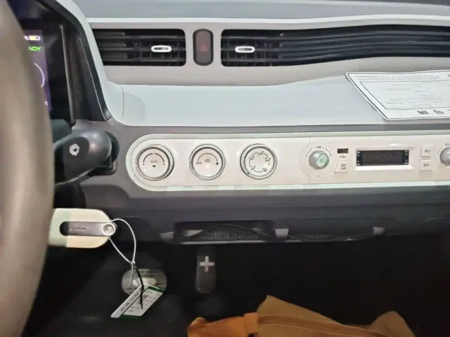 Wuling Hongguang Mini EV — Фото автомобиля 12