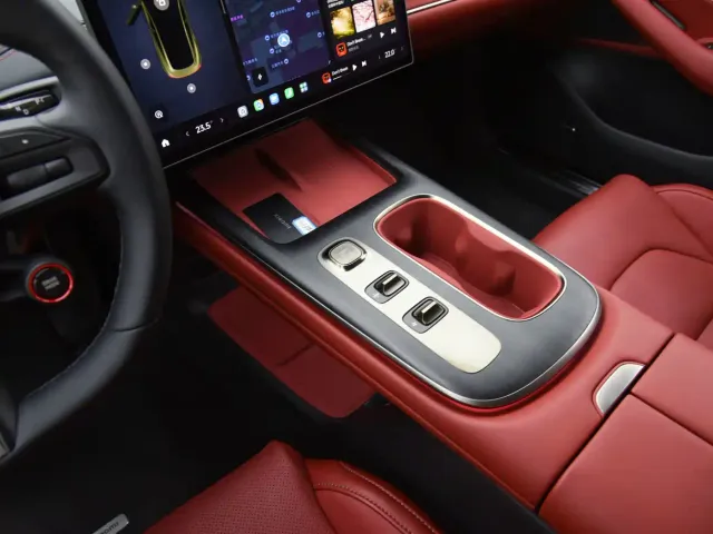 Xiaomi SU7 — Фото автомобиля 11