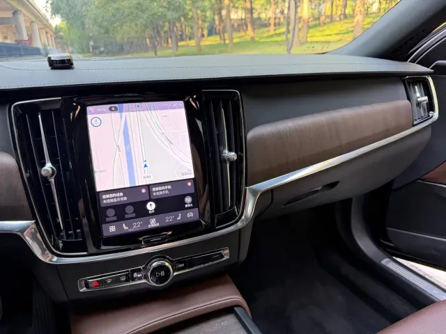 Volvo S90 — Фото автомобиля 12
