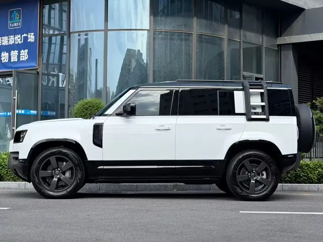 Land Rover Defender — Фото автомобиля 5