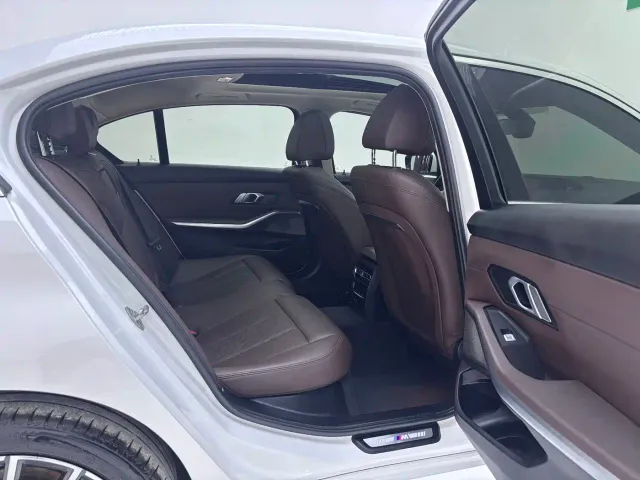 BMW 3 Series — Фото автомобиля 10