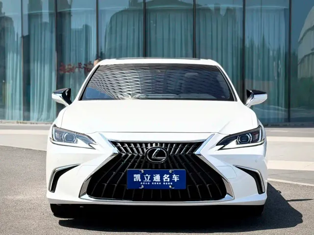 Lexus ES — Фото автомобиля 3