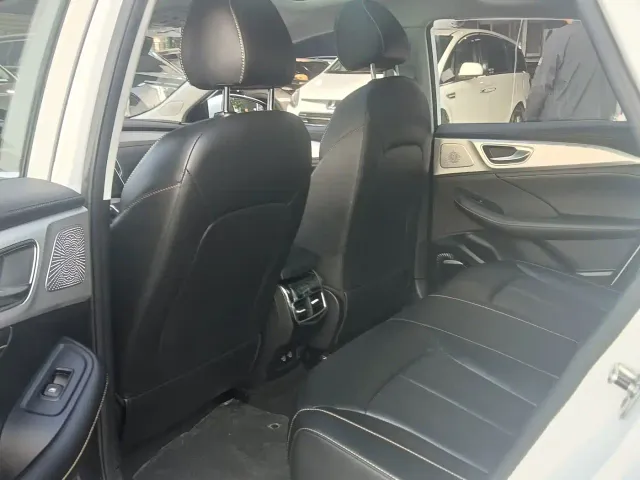 Roewe i6 MAX EV — Фото автомобиля 7