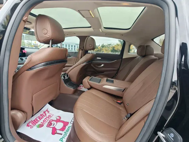 Mercedes-Benz E-Class — Фото автомобиля 12