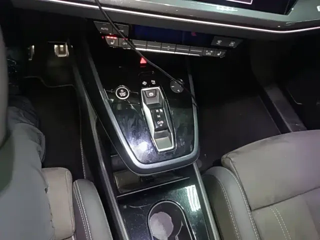 Audi Q4 e-tron — Фото автомобиля 13