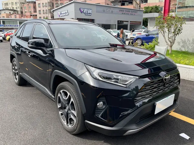 Toyota RAV4 — Фото автомобиля 3