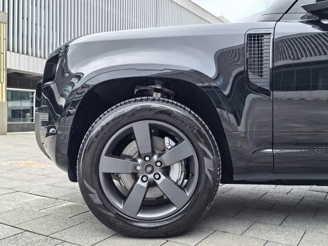Land Rover Defender — Фото автомобиля 19