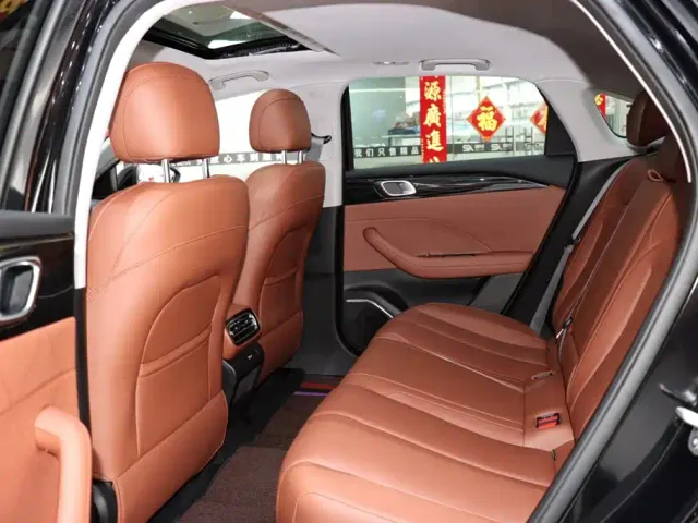 Geely Emgrand — Фото автомобиля 10