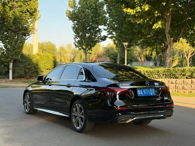 Mercedes-Benz E-Class — Фото автомобиля 7