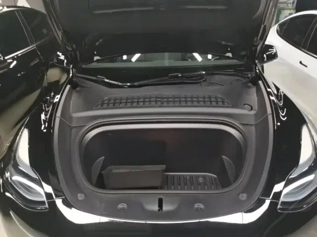 Tesla Model Y — Фото автомобиля 19