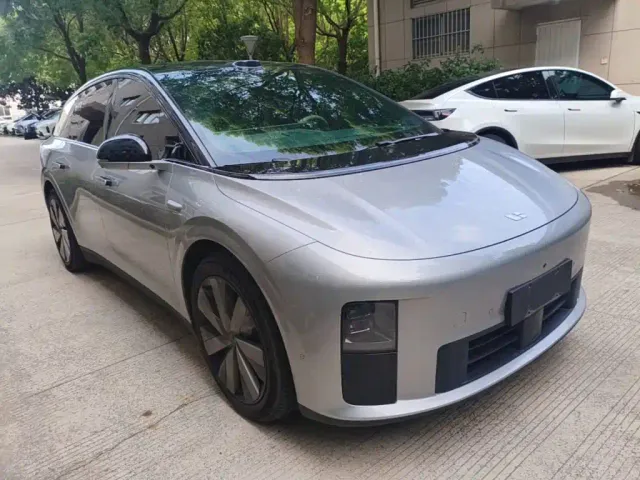 Li Auto i6 — Фото автомобиля 3