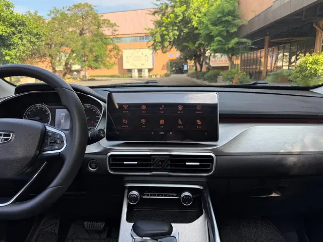 Geely Binyue — Фото автомобиля 12
