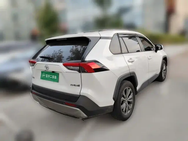 Toyota RAV4 — Фото автомобиля 4