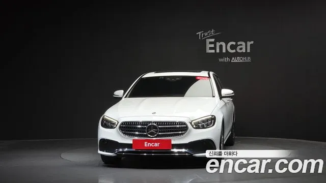 Mercedes-Benz E-Class — Фото автомобиля 3