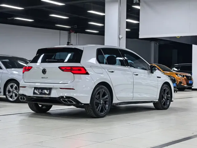 Volkswagen Golf — Фото автомобиля 25
