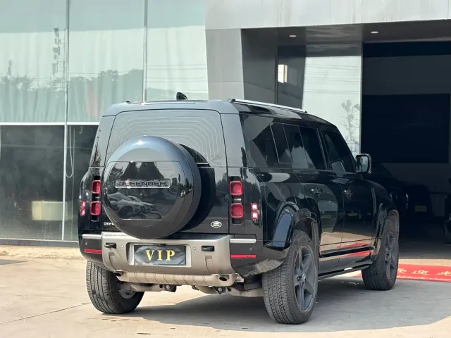 Land Rover Defender — Фото автомобиля 6
