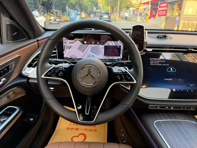 Mercedes-Benz E-Class — Фото автомобиля 14