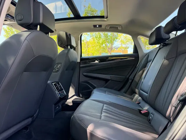 Volkswagen Passat — Фото автомобиля 12