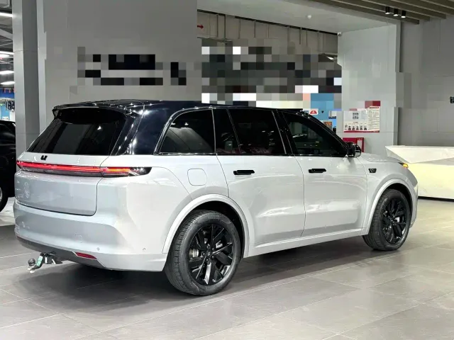 Li Auto L8 — Фото автомобиля 13