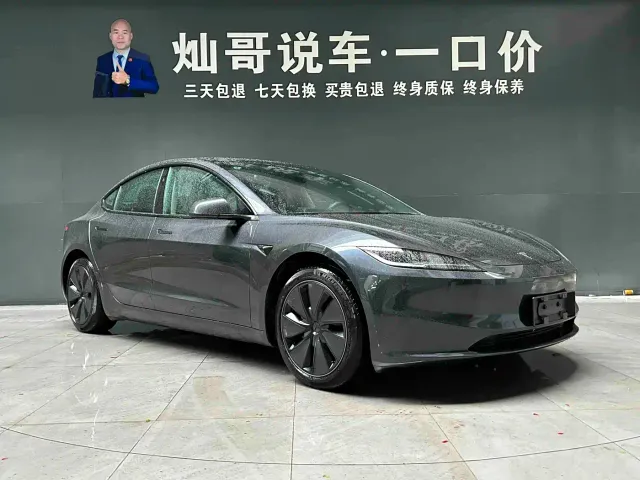 Tesla Model 3 — Фото автомобиля 17