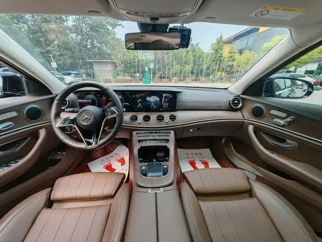 Mercedes-Benz E-Class — Фото автомобиля 5