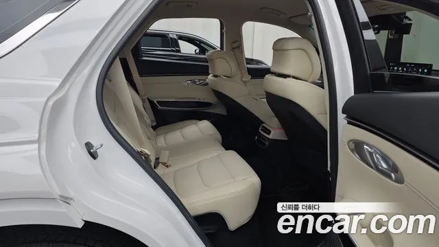Genesis GV70 — Фото автомобиля 12