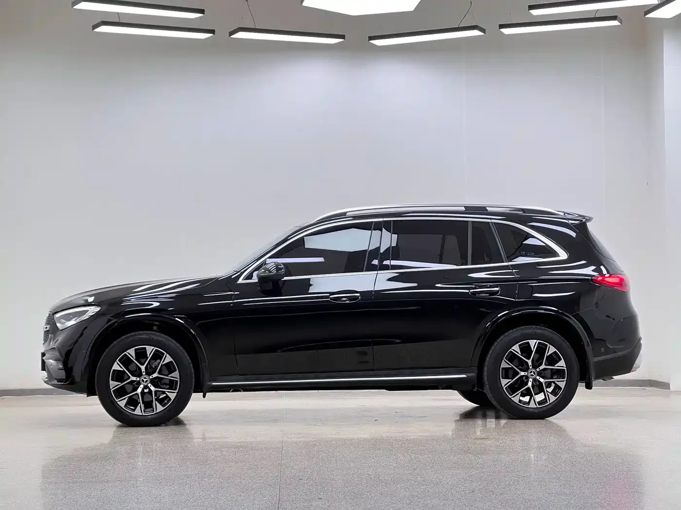 Mercedes-Benz Mercedes-Benz GLC 2023 GLC 260 L 4MATIC Luxury 7-Seater — Фото автомобиля 5