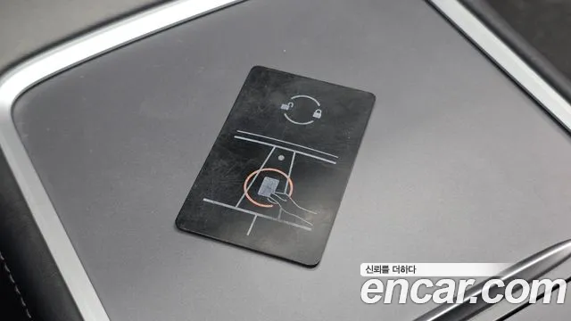 Tesla Model 3 — Фото автомобиля 22