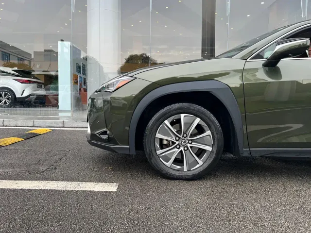 Lexus UX — Фото автомобиля 15