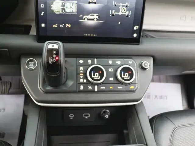 Land Rover Defender — Фото автомобиля 19