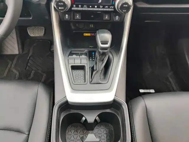 Toyota RAV4 — Фото автомобиля 16