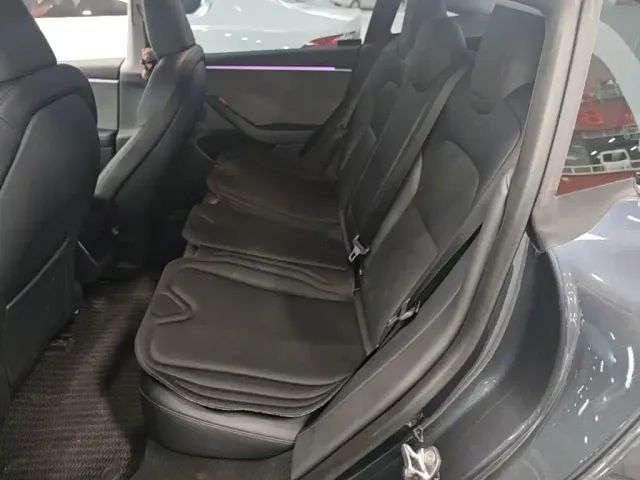 Tesla Model 3 — Фото автомобиля 16