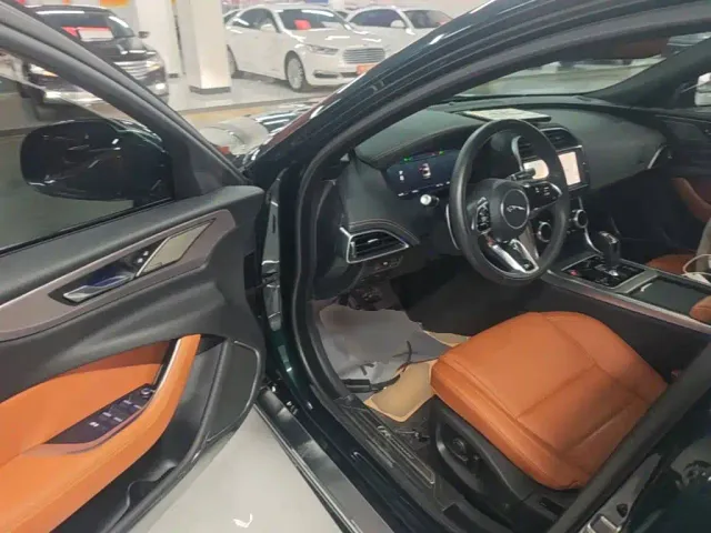 Jaguar XEL — Фото автомобиля 15