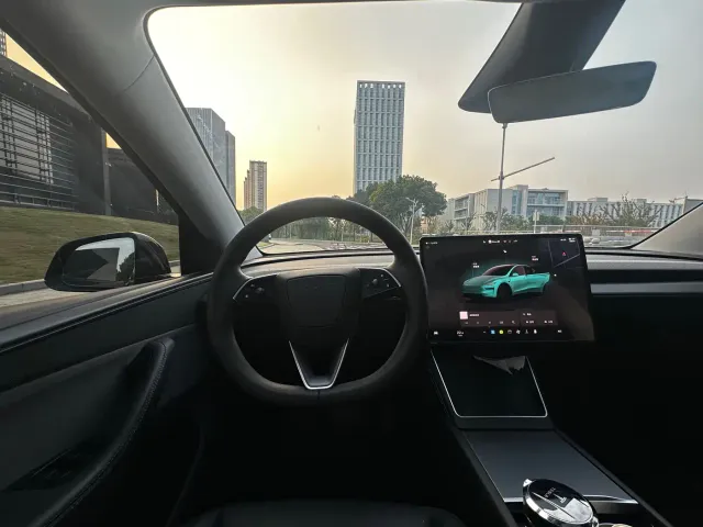 Tesla Model Y — Фото автомобиля 7