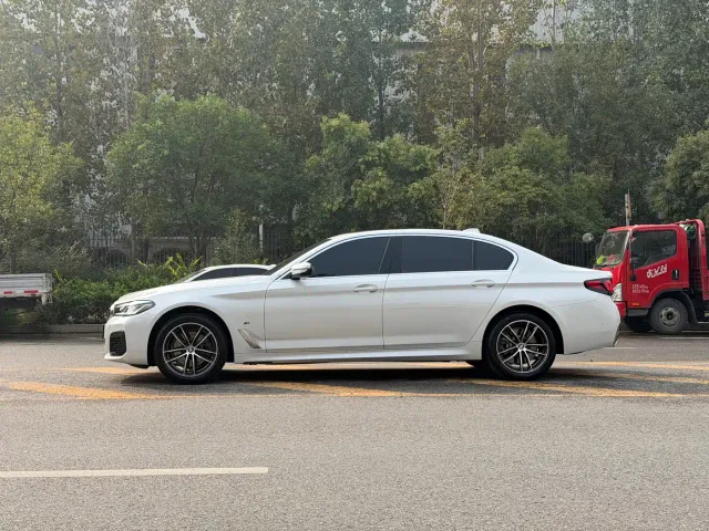 BMW 5 Series — Фото автомобиля 4
