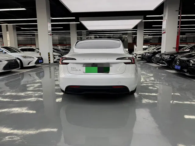 Tesla Model 3 — Фото автомобиля 11