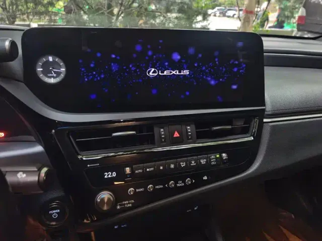 Lexus ES — Фото автомобиля 13