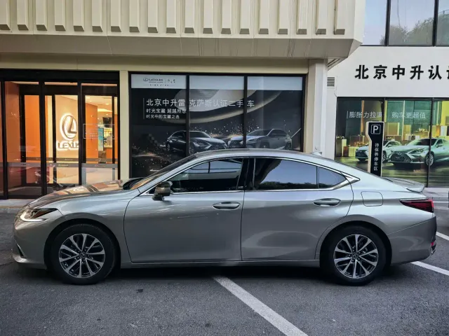 Lexus ES — Фото автомобиля 7