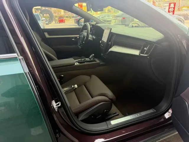 Volvo S90 — Фото автомобиля 8