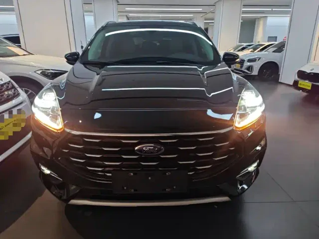 Ford Escape — Фото автомобиля 2