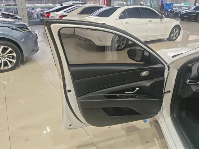 Hyundai Elantra — Фото автомобиля 7