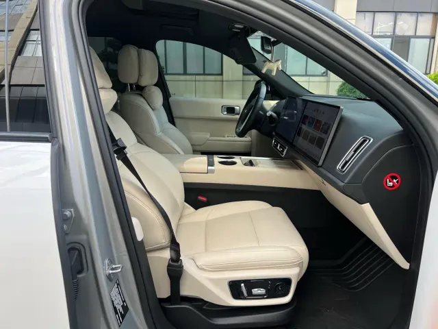 Li Auto L7 — Фото автомобиля 17