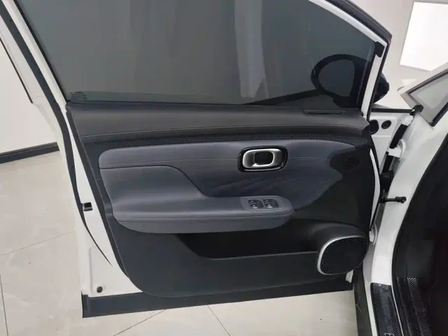 GAC Aion UT — Фото автомобиля 7
