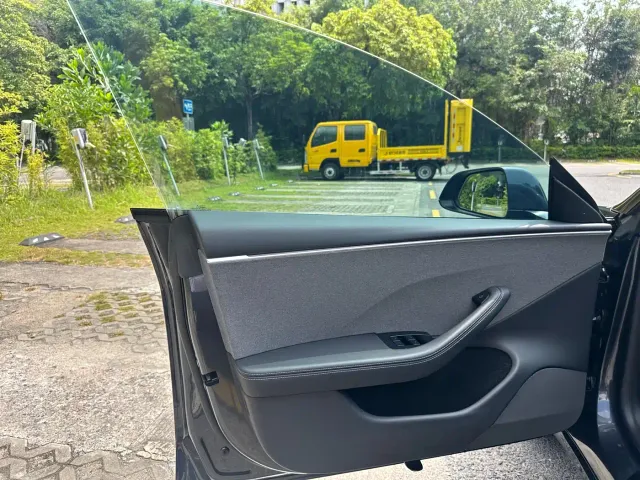 Tesla Model 3 — Фото автомобиля 8
