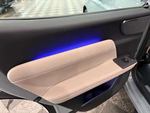 Volvo XC70 Plug-in Hybrid — Фото автомобиля 9