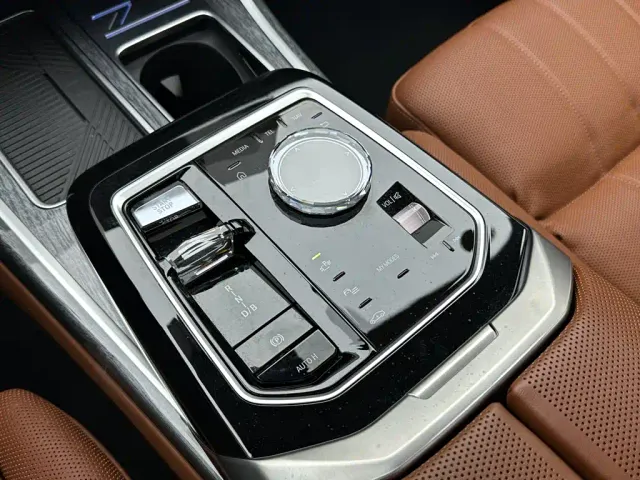 BMW i7 — Фото автомобиля 18