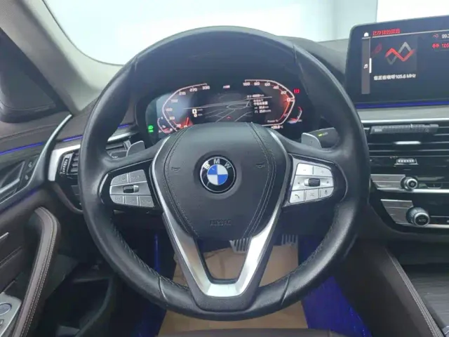 BMW 5 Series — Фото автомобиля 15